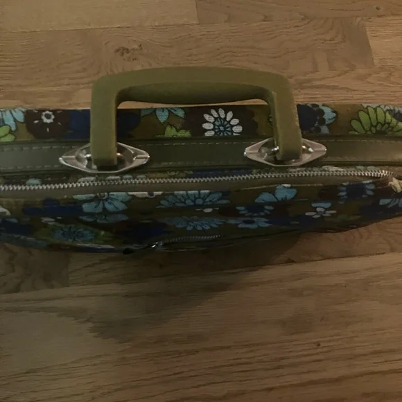 Vintage 70s Floral Patterned Suitcase - Picture 4 of 7